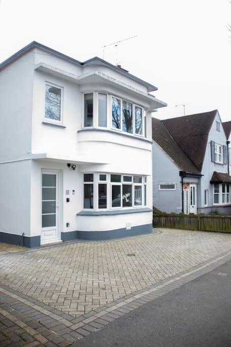 Coastal Haven In Leigh-on-sea