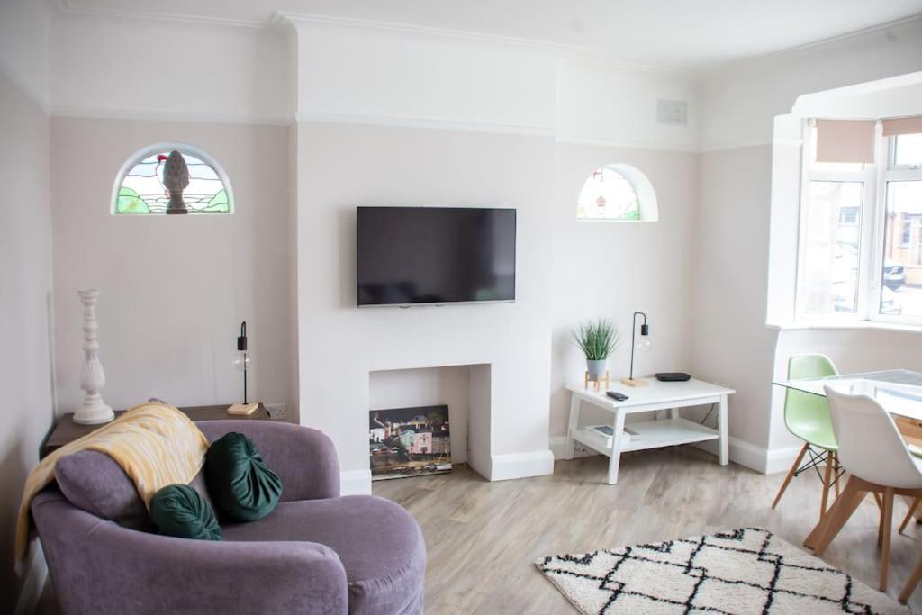 Coastal Haven In Leigh-on-sea *