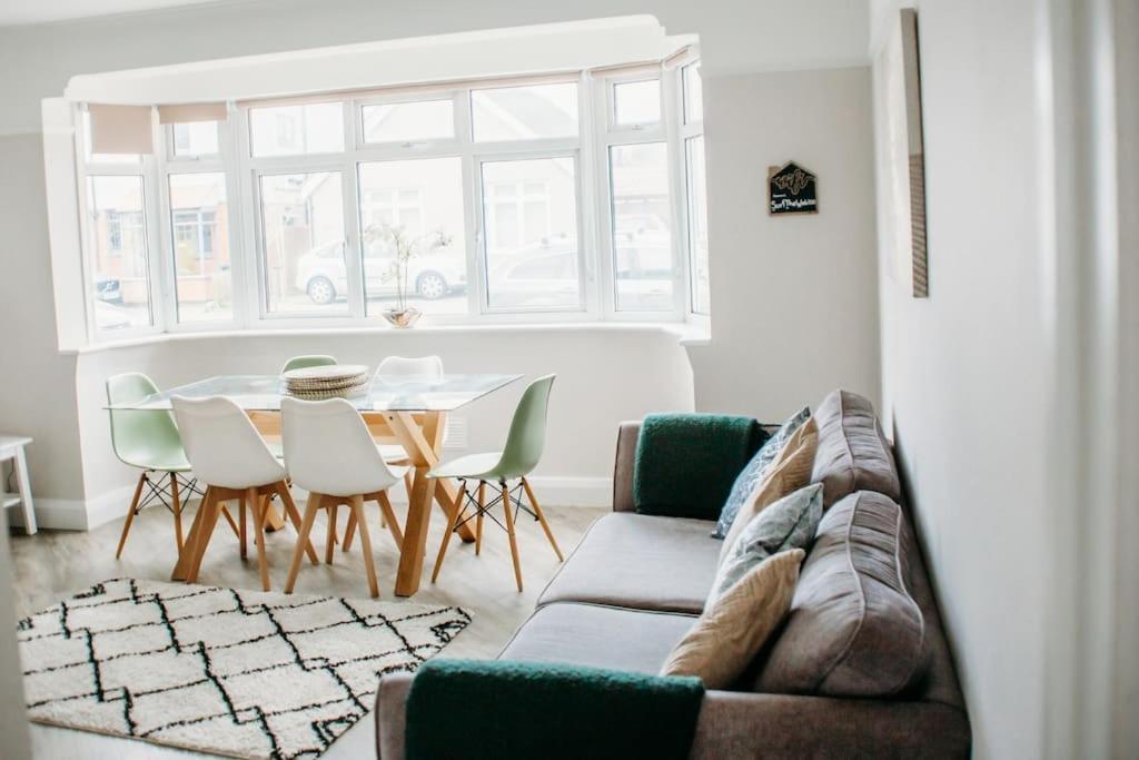 Coastal Haven In Leigh-on-sea *